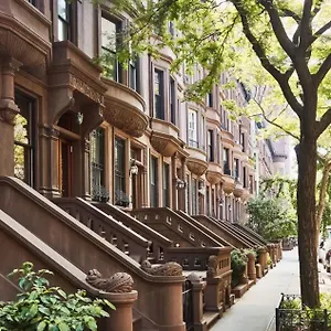 Cozy Townhouse In Harlem New York